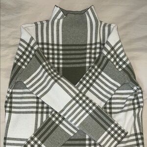 Max Studio Turtle Neck Sweater